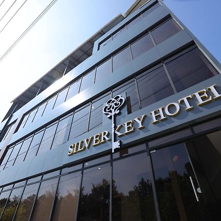 Silverkey Hotel Yelahanka Bangalore Exterior foto
